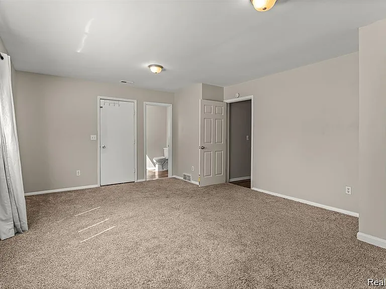 25469 Powers Ave — Photo 17