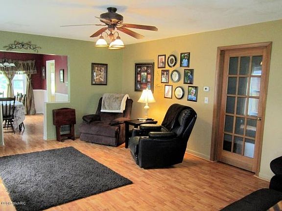 4th image of 535 Cambridge Dr