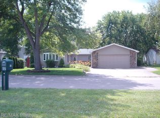 601 Holly Bush Dr, Holly, MI 48442