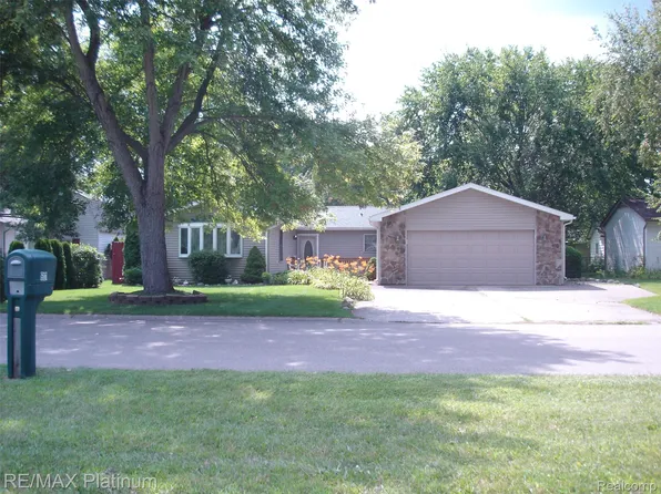 601 Holly Bush Dr, Holly, MI 48442