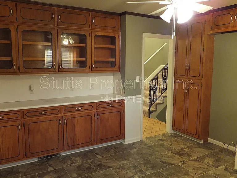 1918 Hermitage Dr — Photo 4