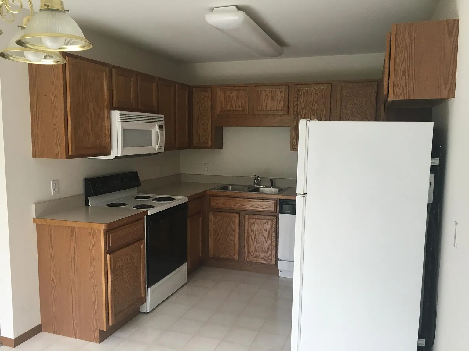 3 bed, 1.5 bath, 1368 sqft, $1,250 — Photo 3