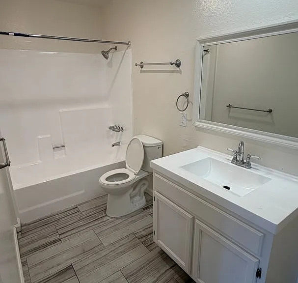 6726 WOODLEY — Photo 13