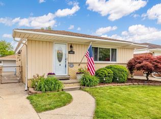 19601 Salisbury St, Saint Clair Shores, MI 48080