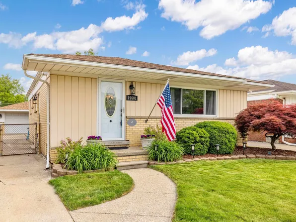 19601 Salisbury St, Saint Clair Shores, MI 48080