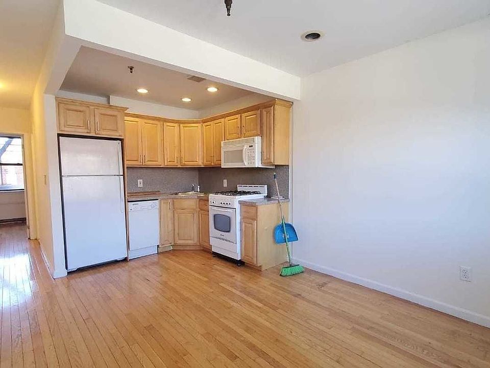 1st image of 2004 Madison Ave #1