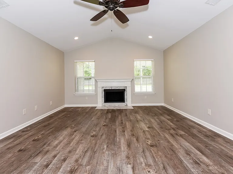 3932 Rock Creek Dr — Photo 3
