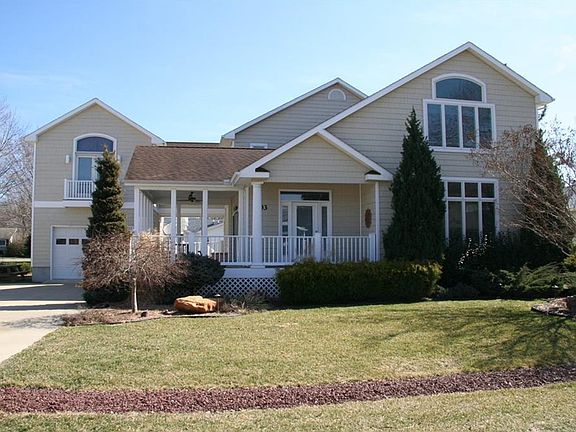 3rd image of 603 Holly Ct