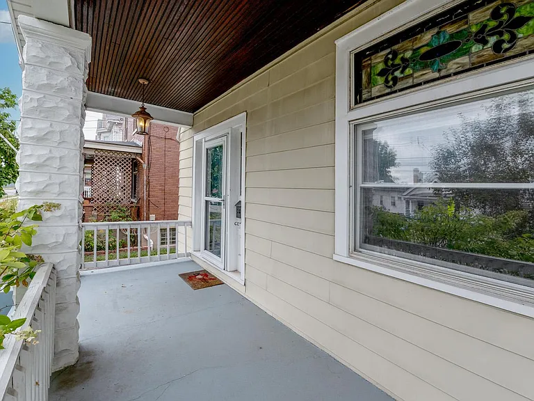 2428 Robertson Ave — Photo 2