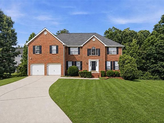 2nd image of 267 Lakeview Pl