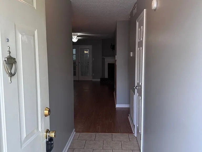 1413 19th Ave NE — Photo 2