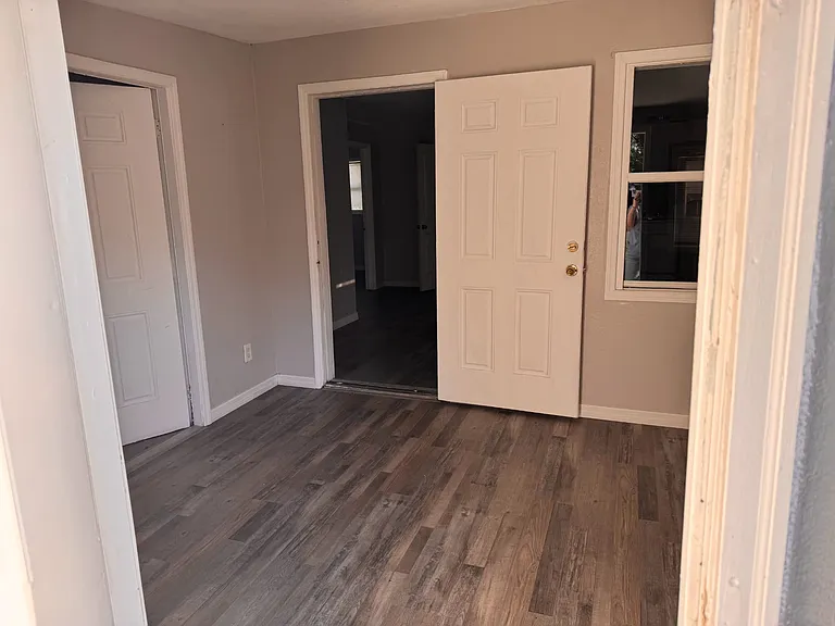 1418 Woodlawn Ave — Photo 10