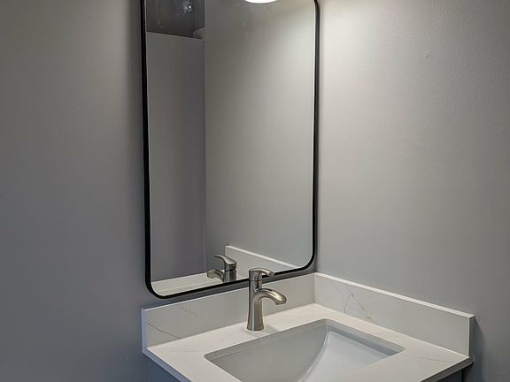 4th image of 282 Ottawa St S #3