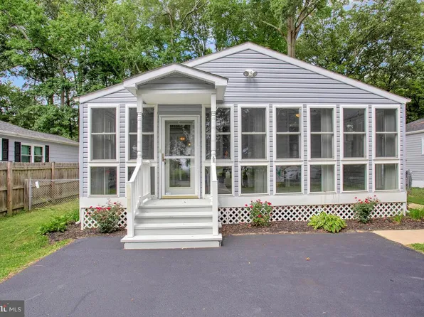 1212 Delaware Ave, Churchton, MD 20733