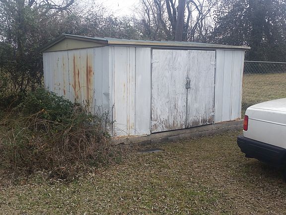 4th image of 2711 N Peoria Ave