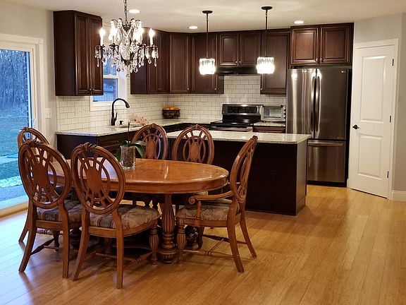 5th image of 1854 Helens Way