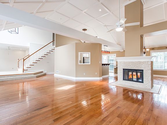 4th image of 2340 Oakwood Way SE