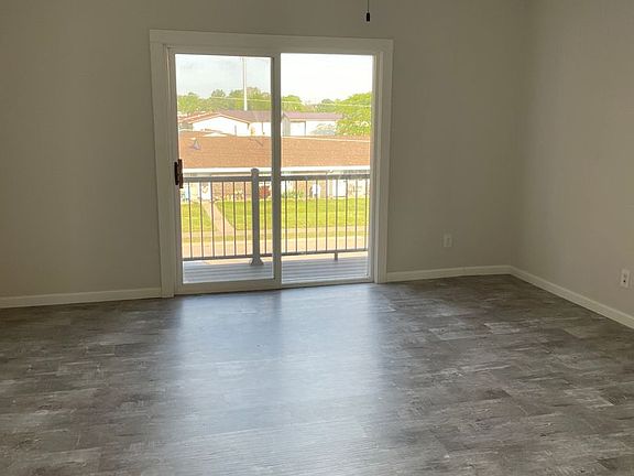 4th image of 1004-1008 7th Ave #1008-3A