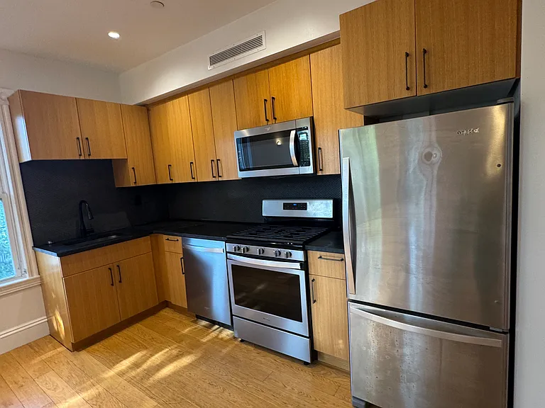 87 Gardner St — Photo 17