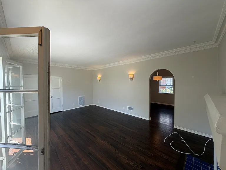 1047 S Orange Grove Ave #1 — Photo 4