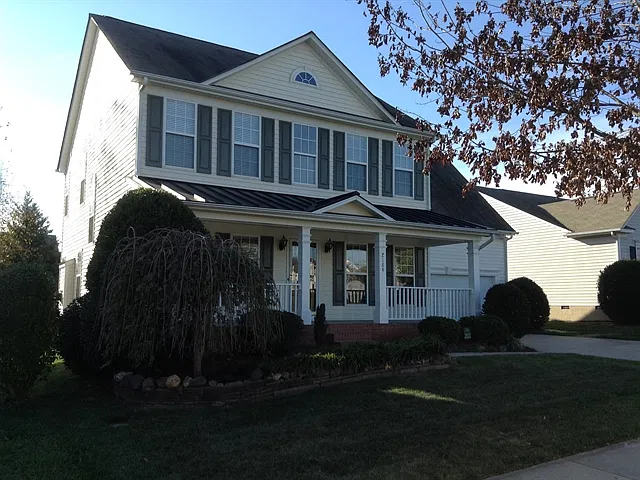 4 bed, 2.5 bath, 2739 sqft, $2,735 — Photo 1