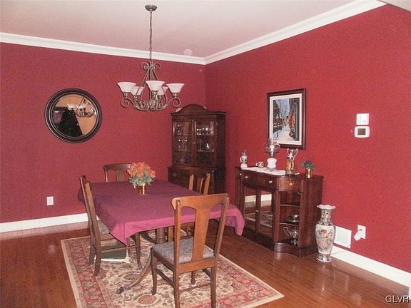 2nd image of 2915 Meadowlane Dr