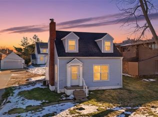 1228 Oakland Rd NE, Cedar Rapids, IA 52402