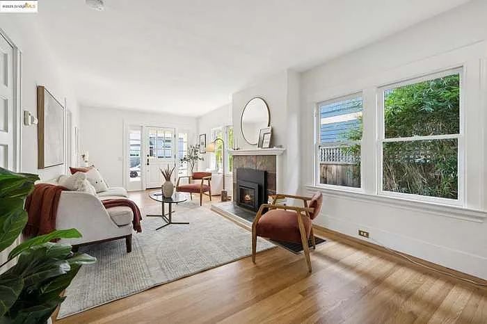 5373 James Ave — Photo 9