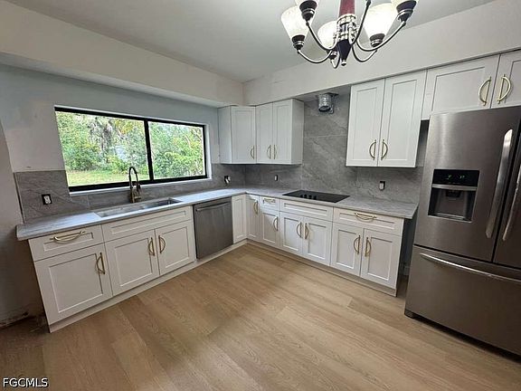 3rd image of 3745 27th Ave SW