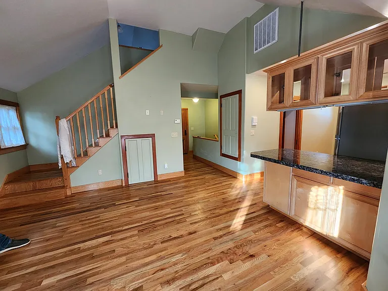 121 NE A St #1 — Photo 2