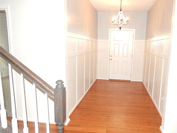 3rd image of 209 Starling Cir