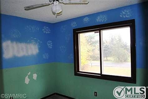 5th image of 215 Gilbertson Ave