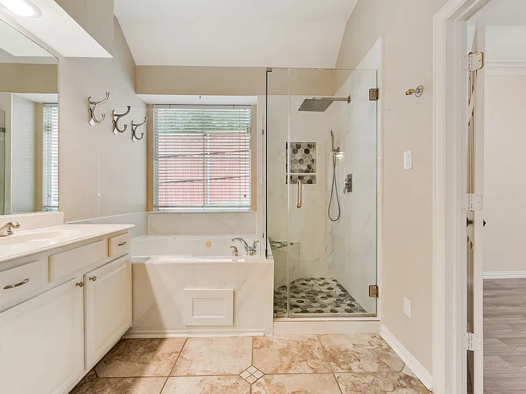 9301 Preston Trl — Photo 17