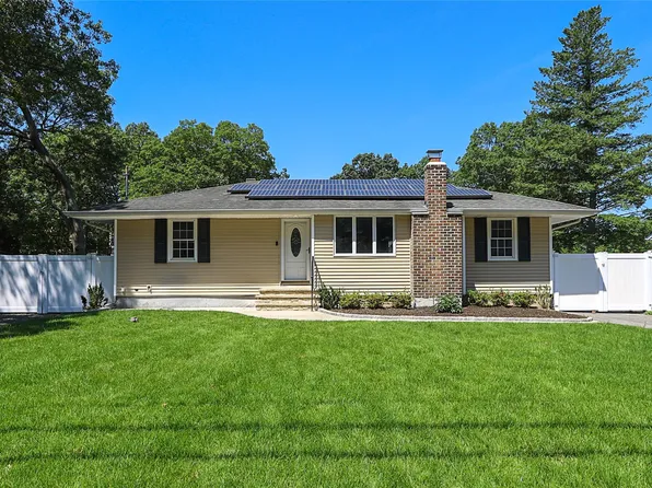 62 S Howell Avenue, Centereach, NY 11720