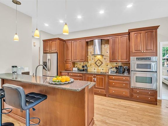 4th image of 2270 Barbara Dr