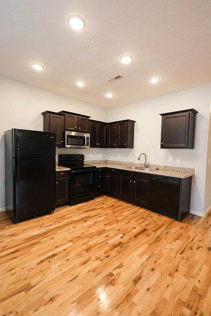 Cherry 1325 E — Photo 3