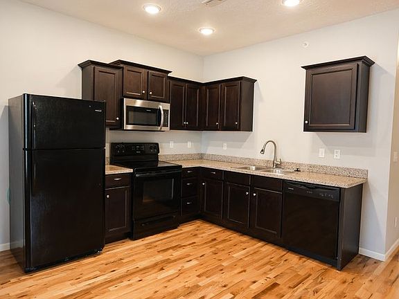 3rd image of 1325 E Cherry St APT 1A