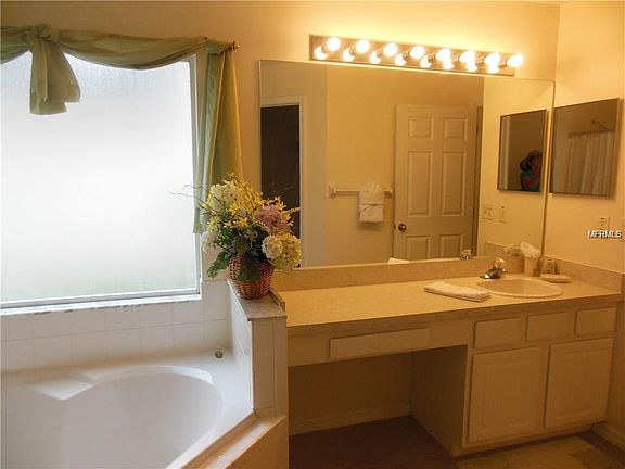 5th image of 936 Casterton Cir