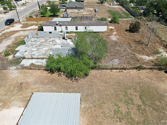 4th image of 421 Yasmin St