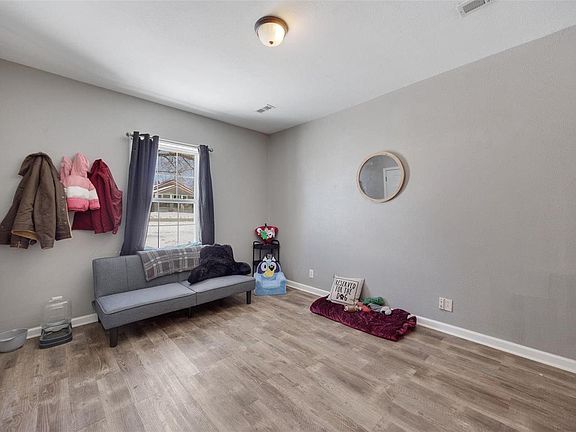 3rd image of 605 N Grant St