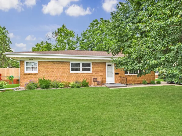 1613 Clarks Ct, Oshkosh, WI 54901