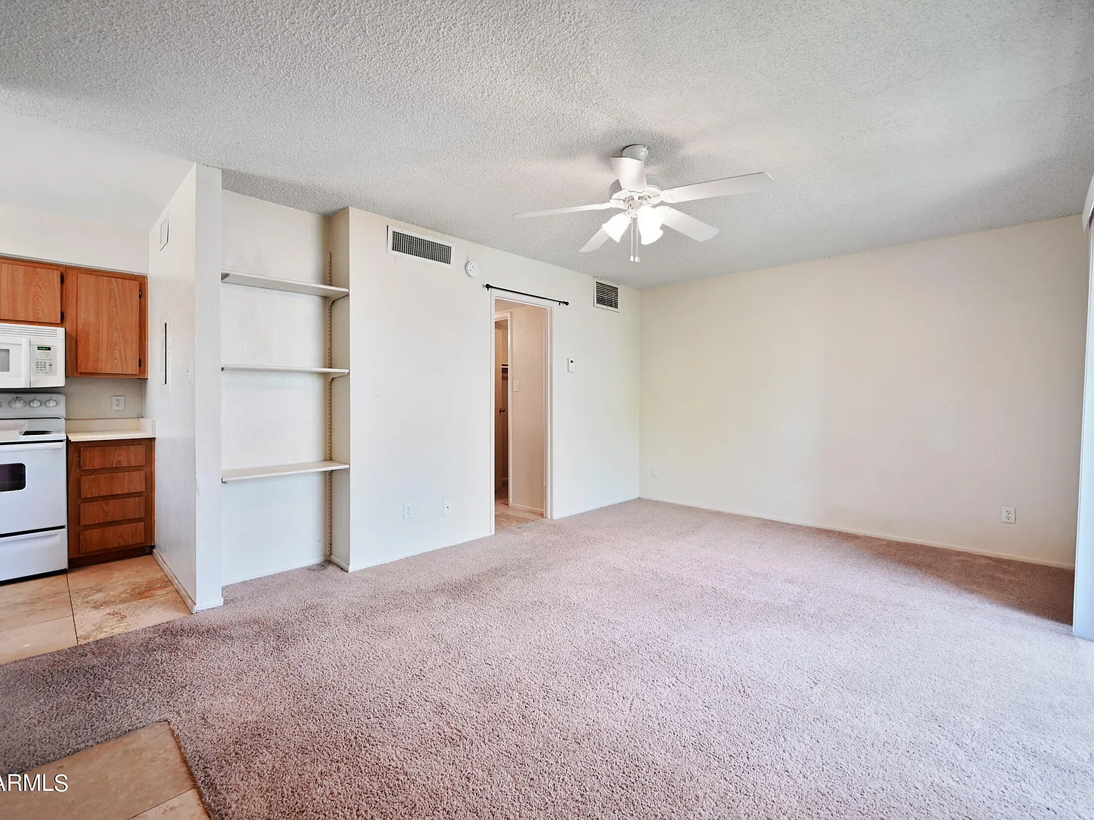 Studio, 1.0 bath, 400 sqft, $695 — Photo 2