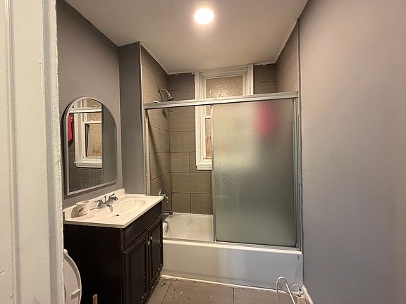 5th image of 723 Arlington Ave APT 2