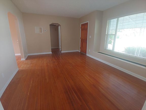 5th image of 3701 Poplar St NE