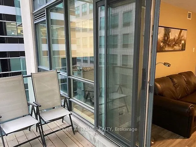 263 Wellington St W #705 — Photo 17