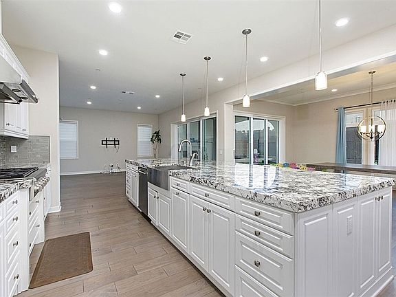 2nd image of 6671 Elegante Way