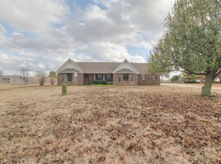 2303 Lakewood Dr, Chickasha, OK 73018