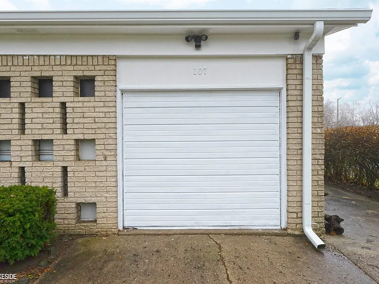 107 Bloomfield Blvd — Photo 48