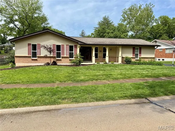 12995 Ambois Dr, Saint Louis, MO 63141