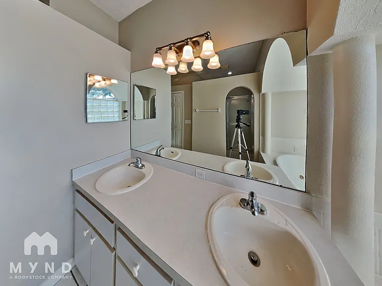 7026 Captiva Cir — Photo 16